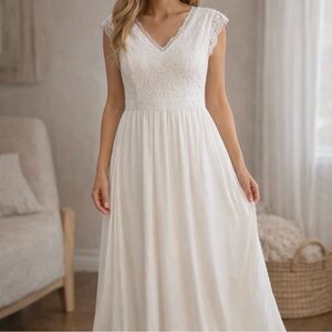 Chic Ivory Lace Wedding Dress